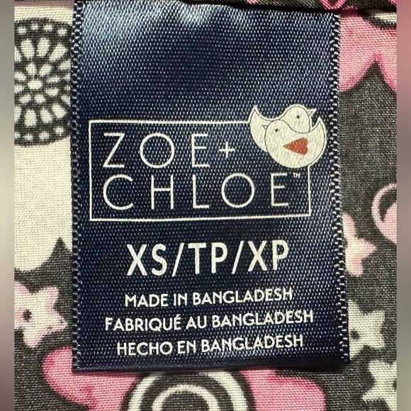 Zoe & Chloe Butterflies and Bows Women's 2 Pocket Scrub Top (NWT) - Picture 8 of 10